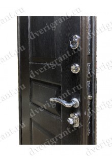 Нестандартная металлическая дверь в квартиру для старого фонда - 17-028